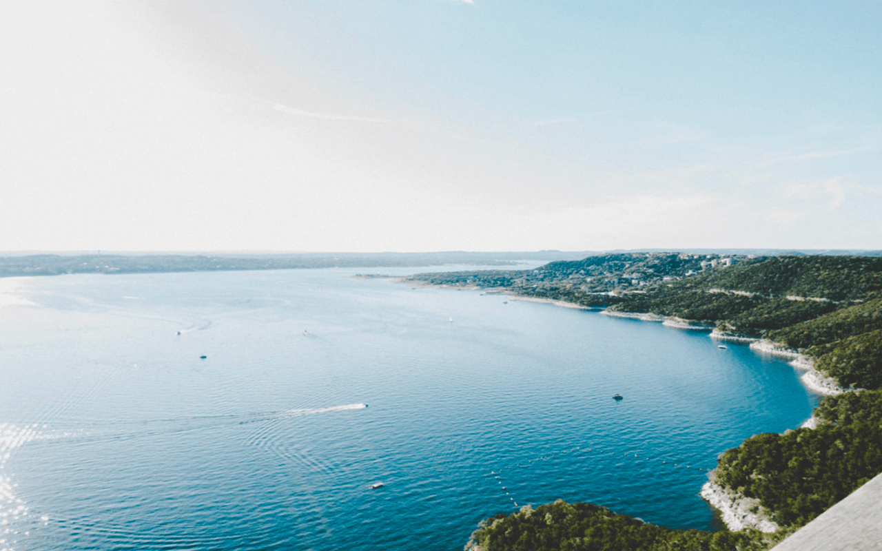  A serene lake in Austin, Texas, USA, reflecting the beauty of nature with its calm waters.