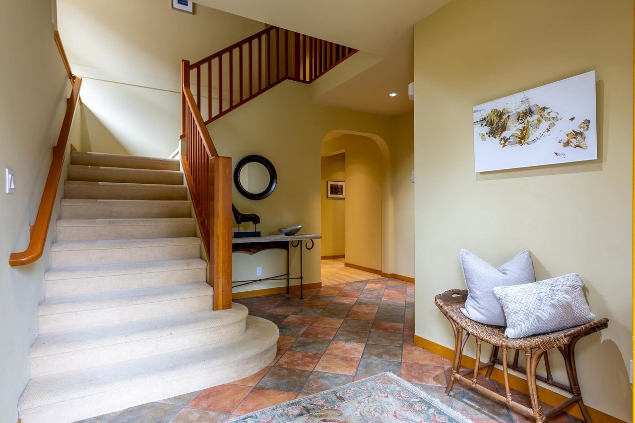 8107 Muirfield Cres