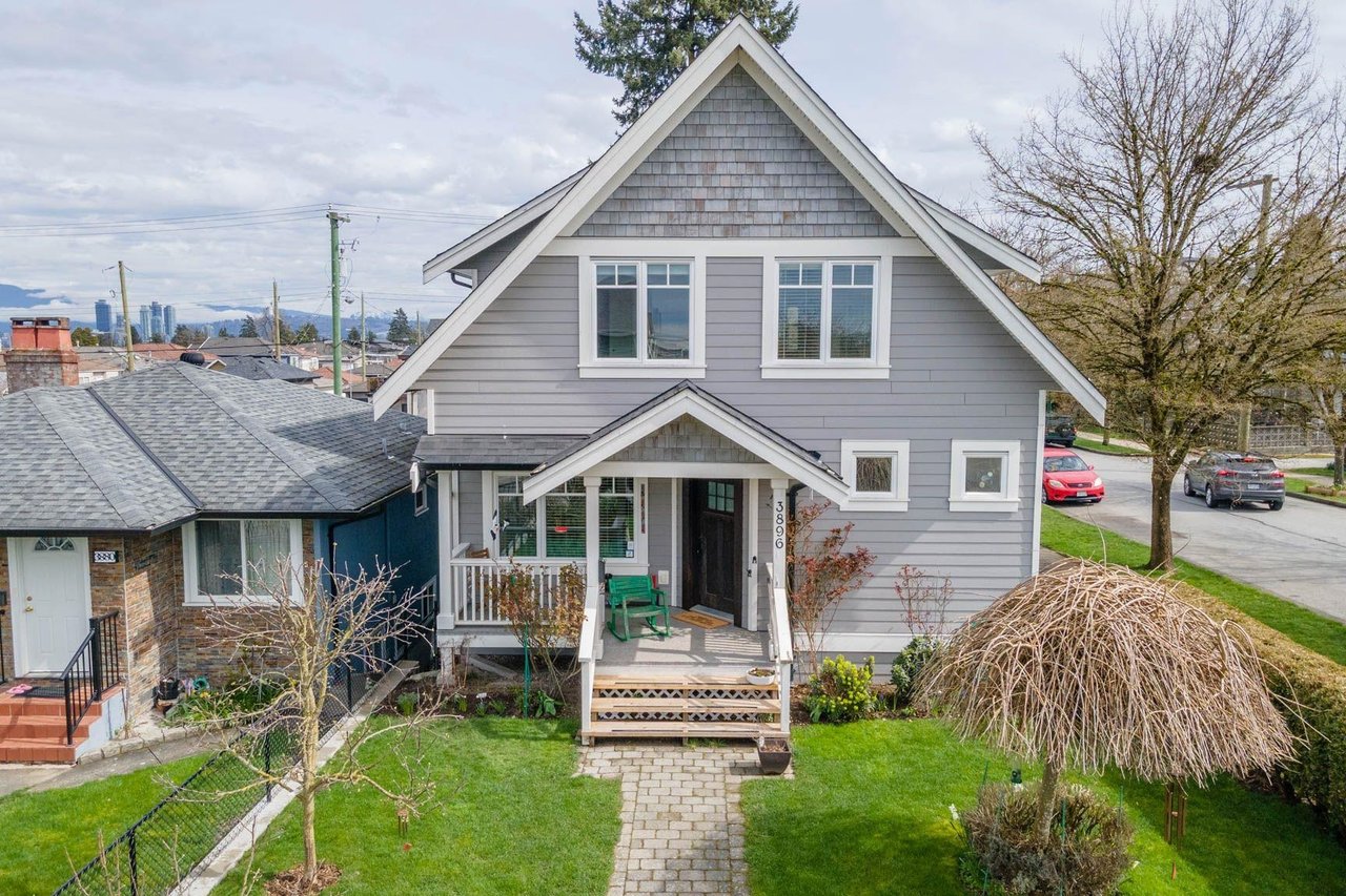 3896 Slocan St