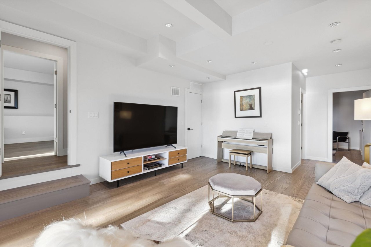 8579 Ansell Pl