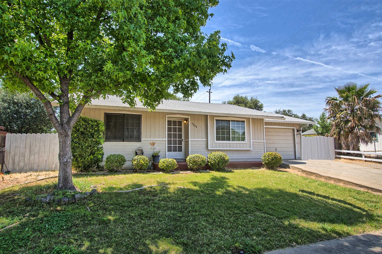3288 Foothill Vista Dr