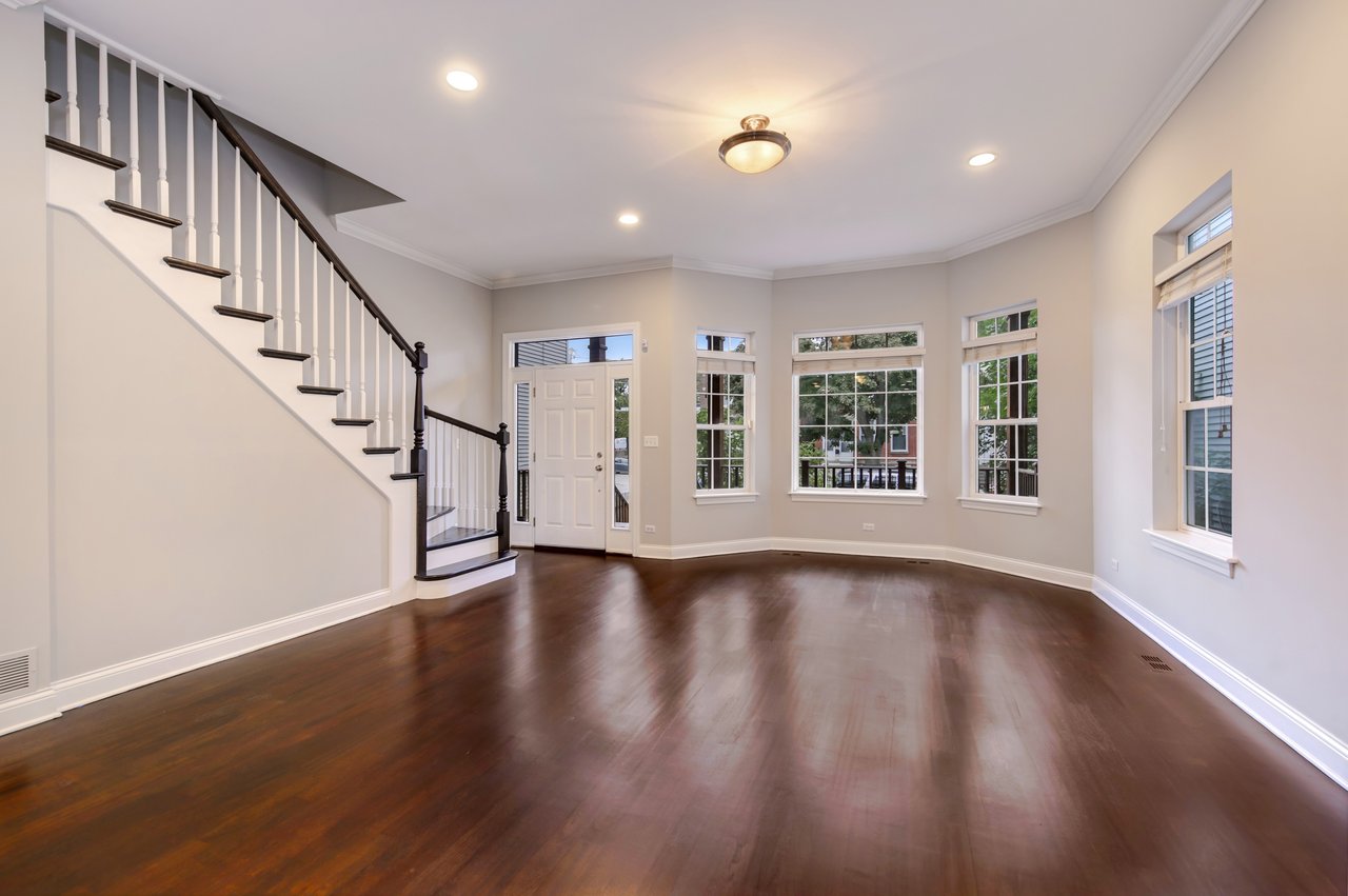 Exceptional Residence Near the Chicago River