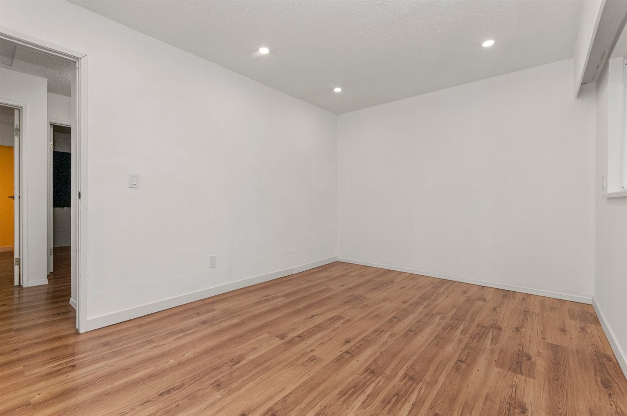 32378 Grebe Cres