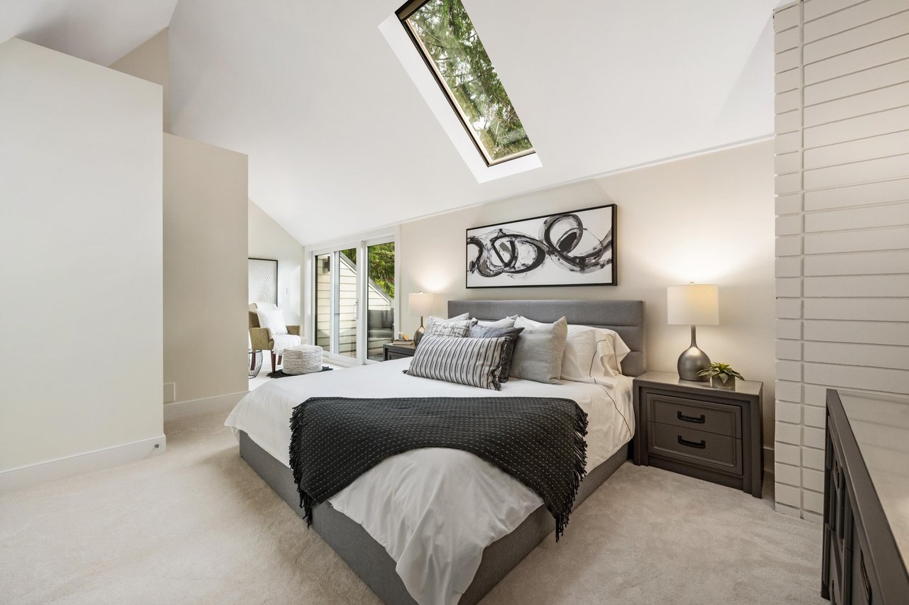 25-4957 Marine Dr