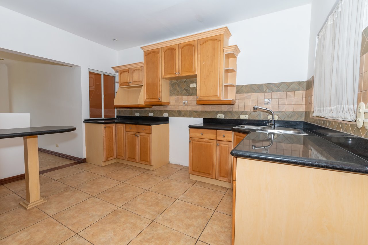 Colonial Gated Community Villa, Curridabat, San Jose