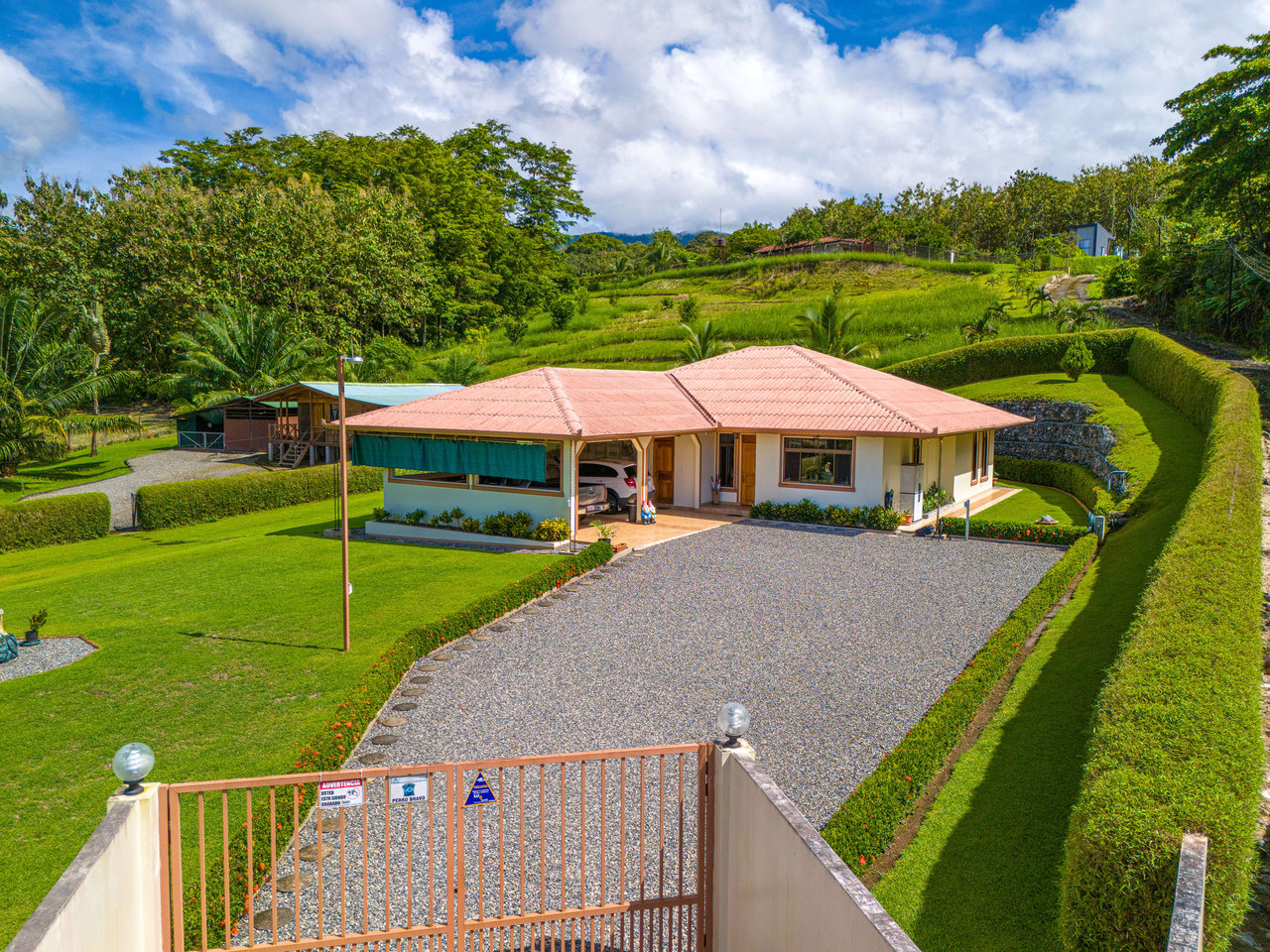 La Palma Custom Build 3 bedroom 2 bath - Prestine Condition