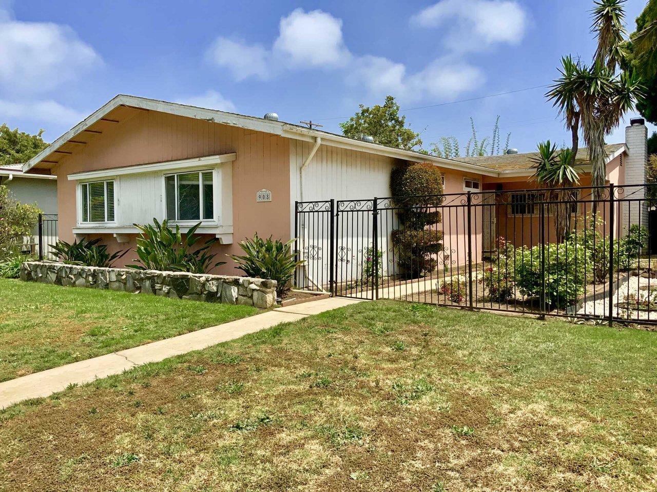 908 Rose Ave