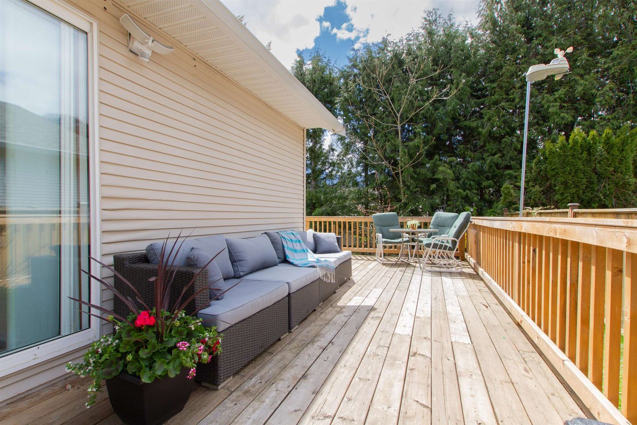 1016 Edgewater Cres
