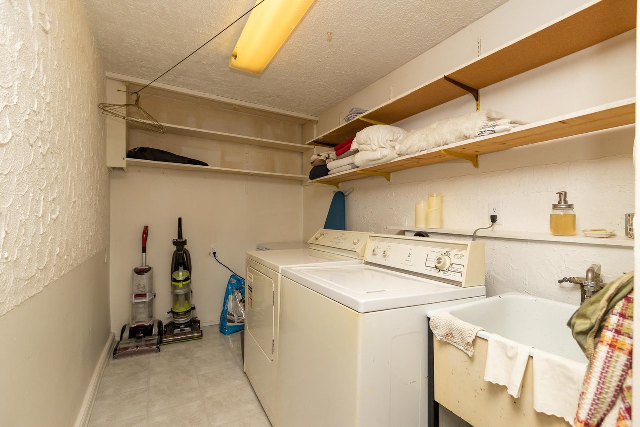 1148 Deep Cove Road, North Vancouver