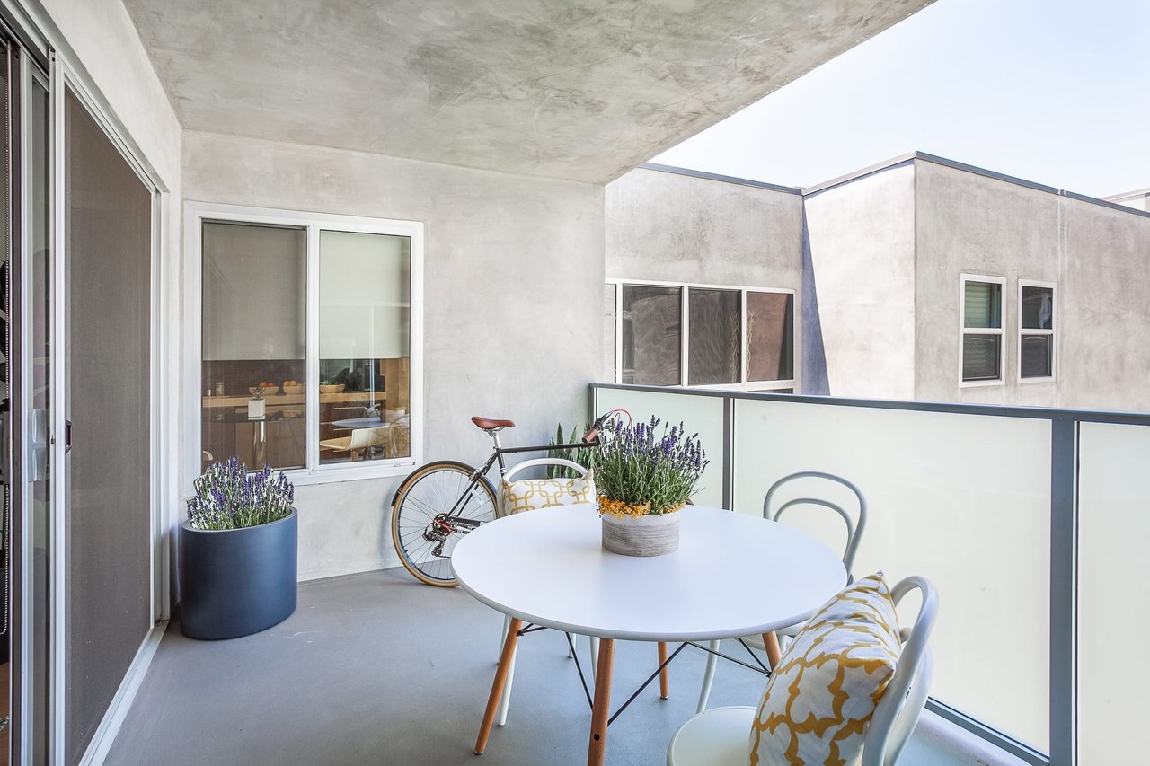 Beautiful Condo in Brentwood