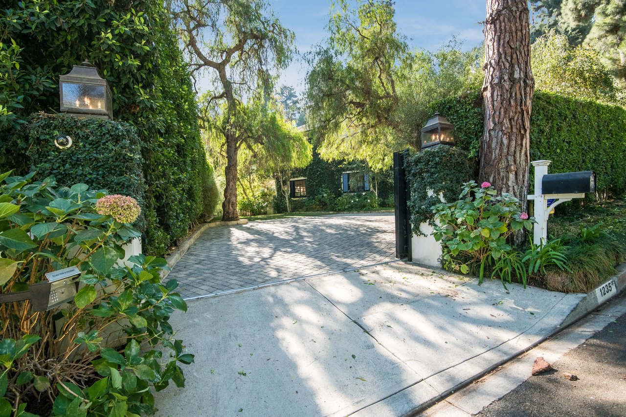 Enchanting Traditional Beverly Hills Estate