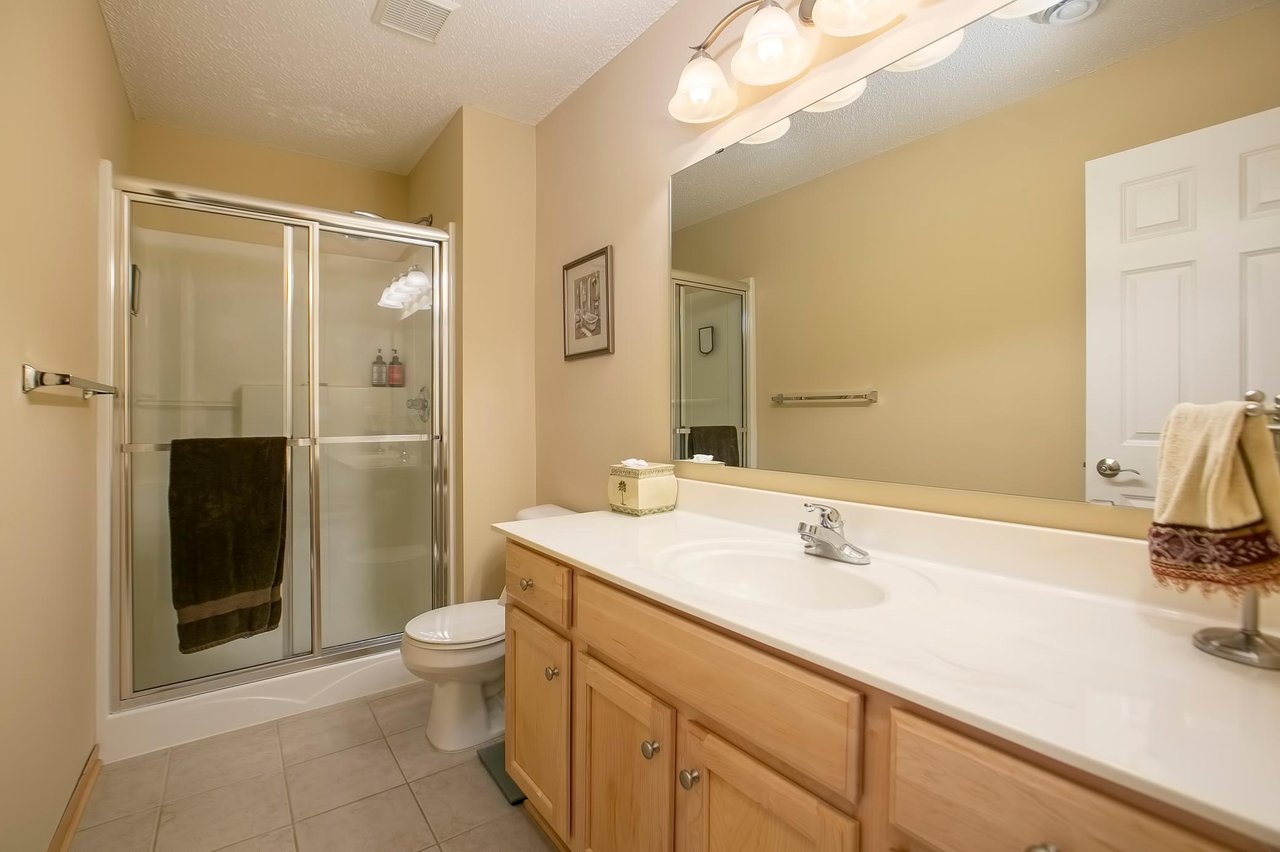 Gorgeous End-Unit Townhome!