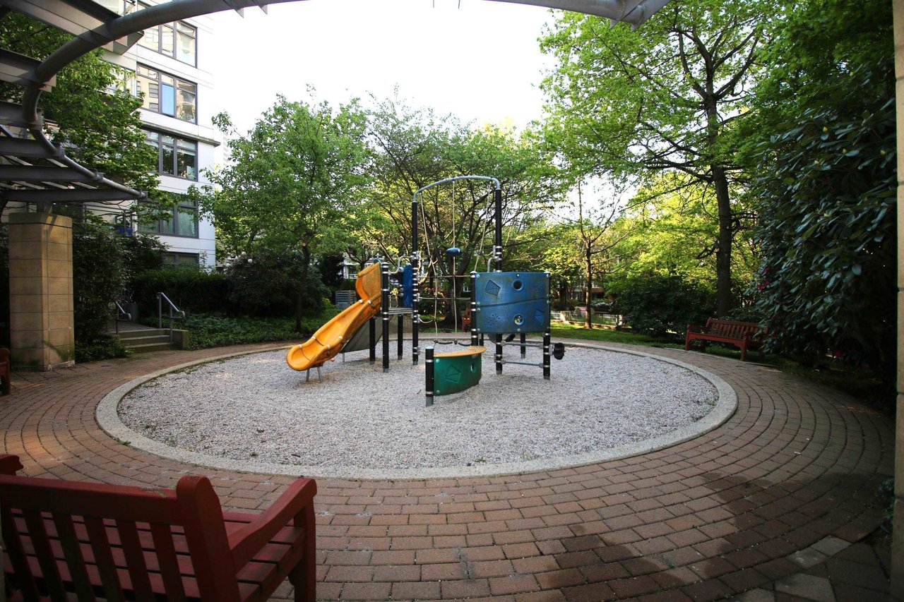 206-3660 Vanness Ave