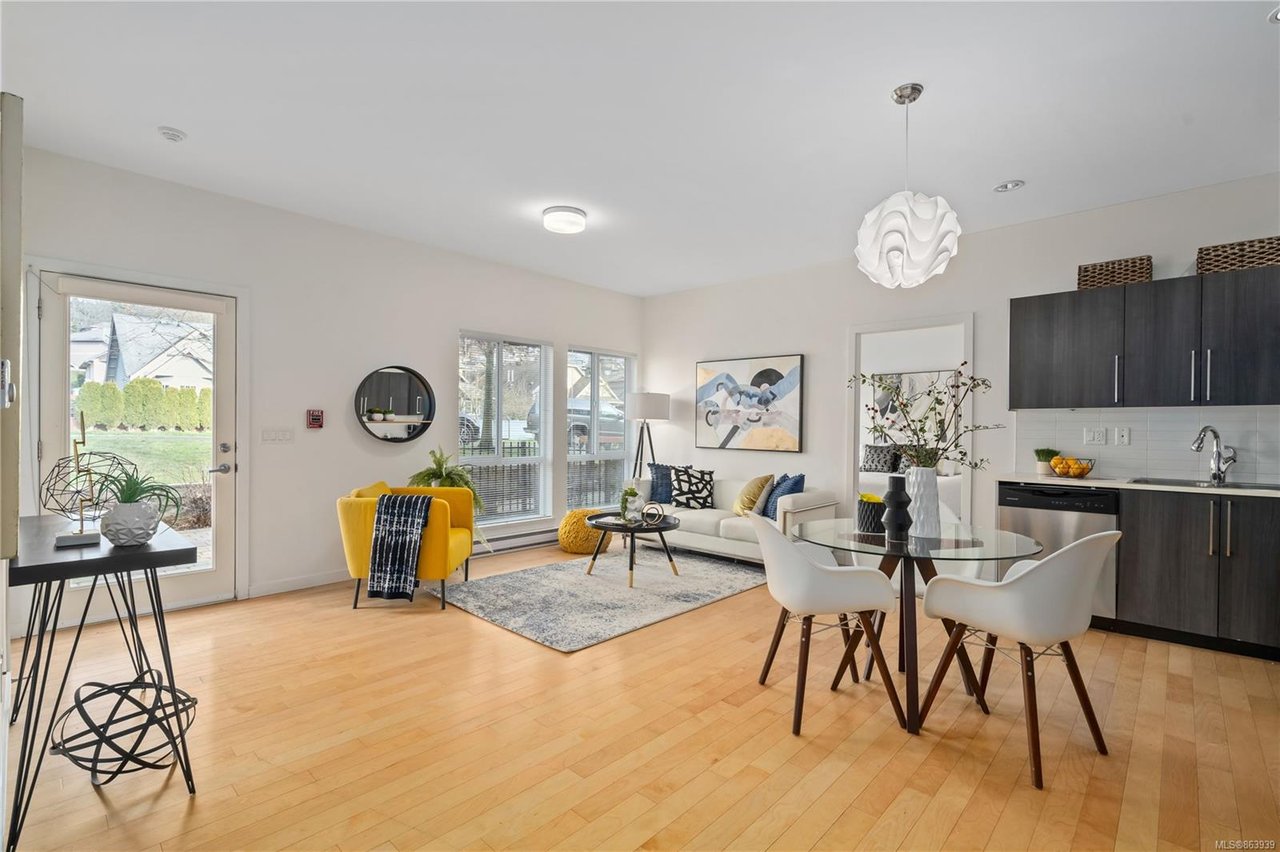106-4050 Douglas St, Saanich