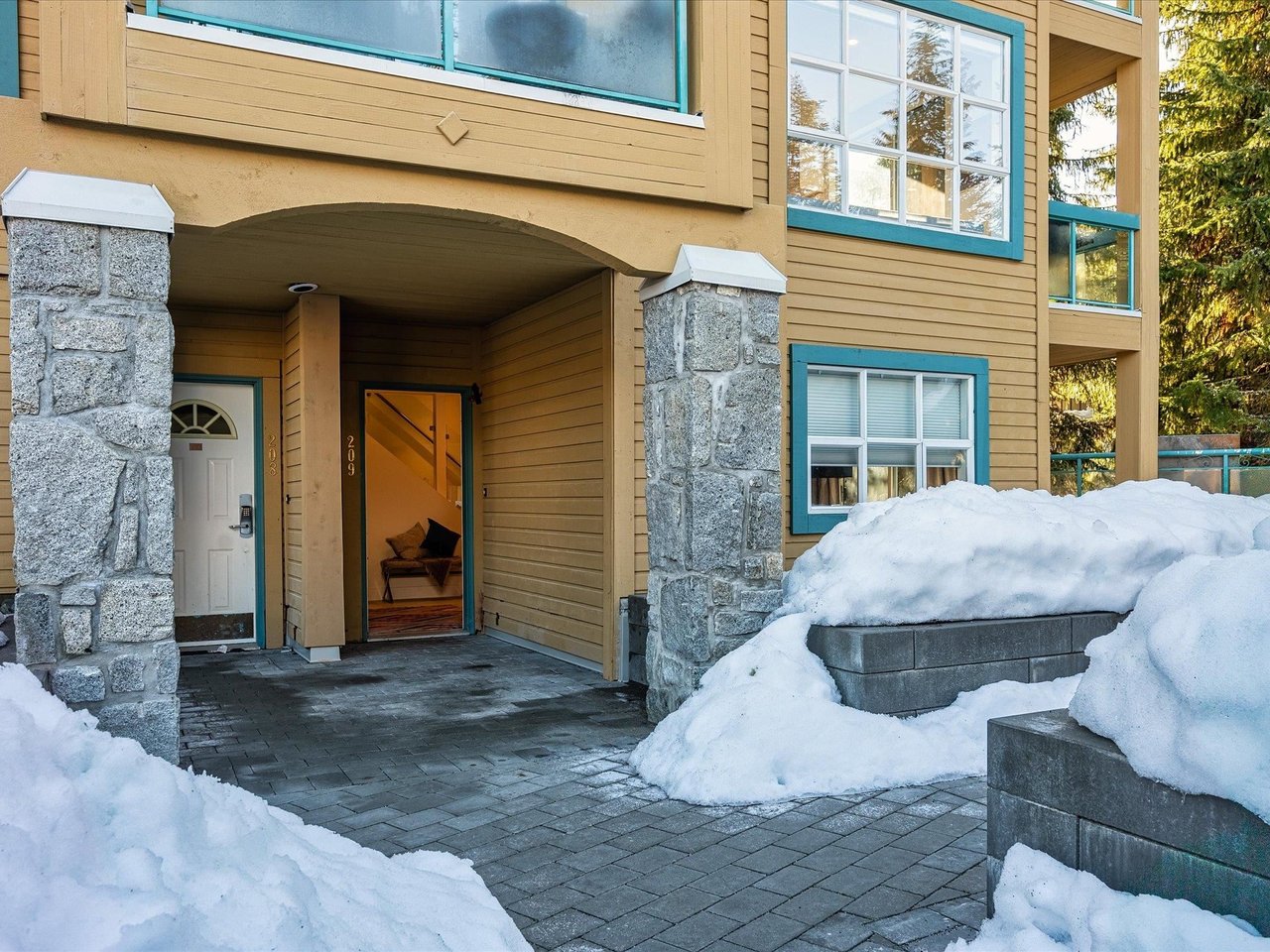 209-4865 Painted Cliff Rd