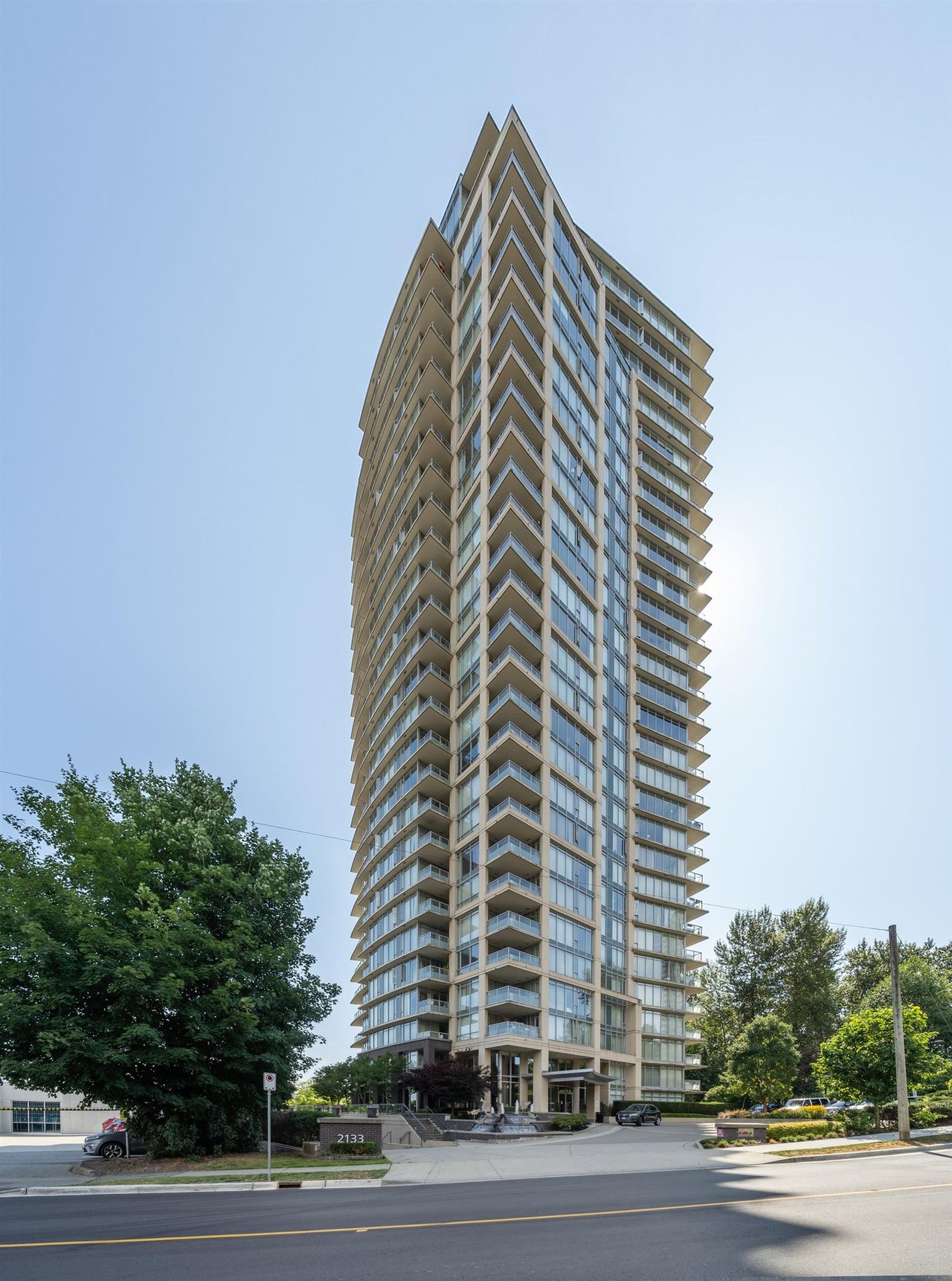 706-2133 Douglas Rd