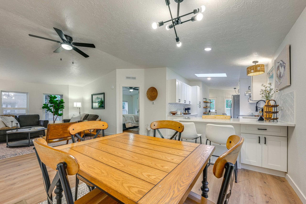 521 N Mount Jupiter Dr, Hoodsport, WA