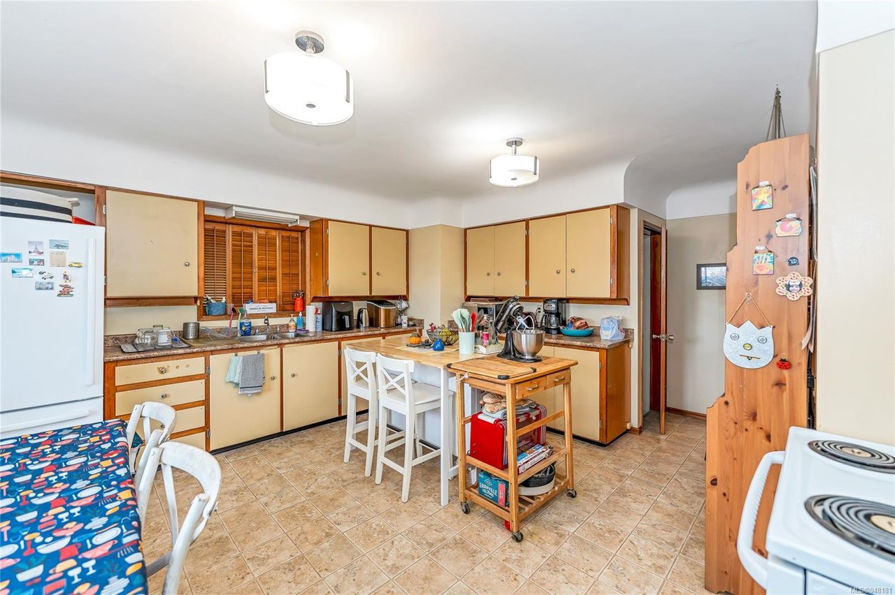 2884 Inez Dr