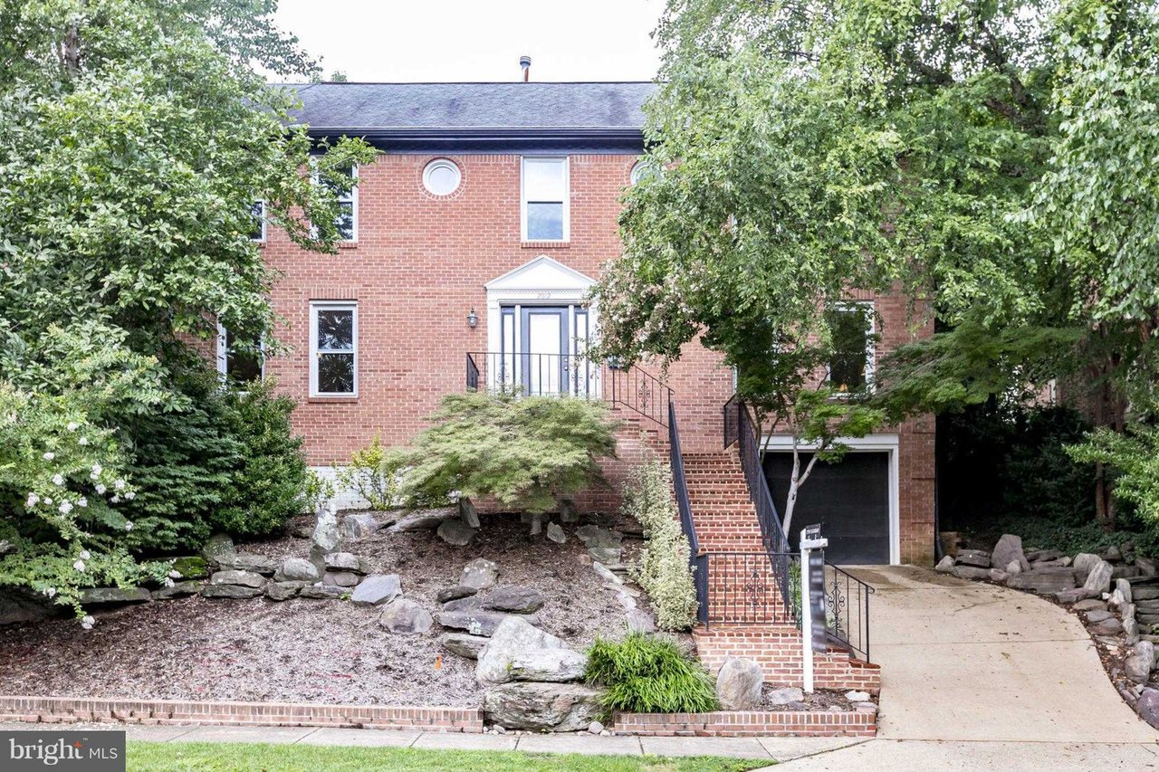 2012 KNOLL STREET