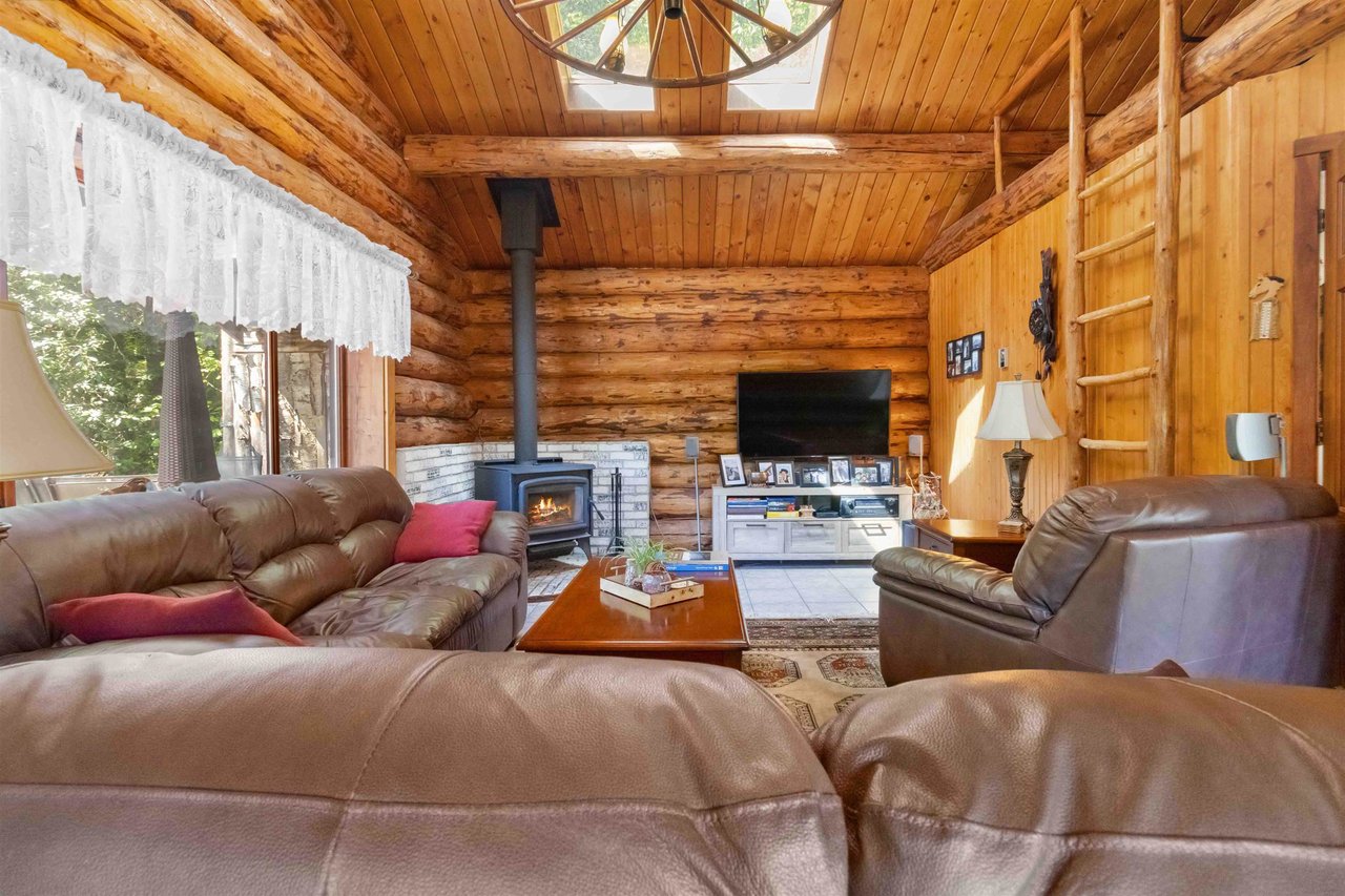 1621 Columbia Valley Rd