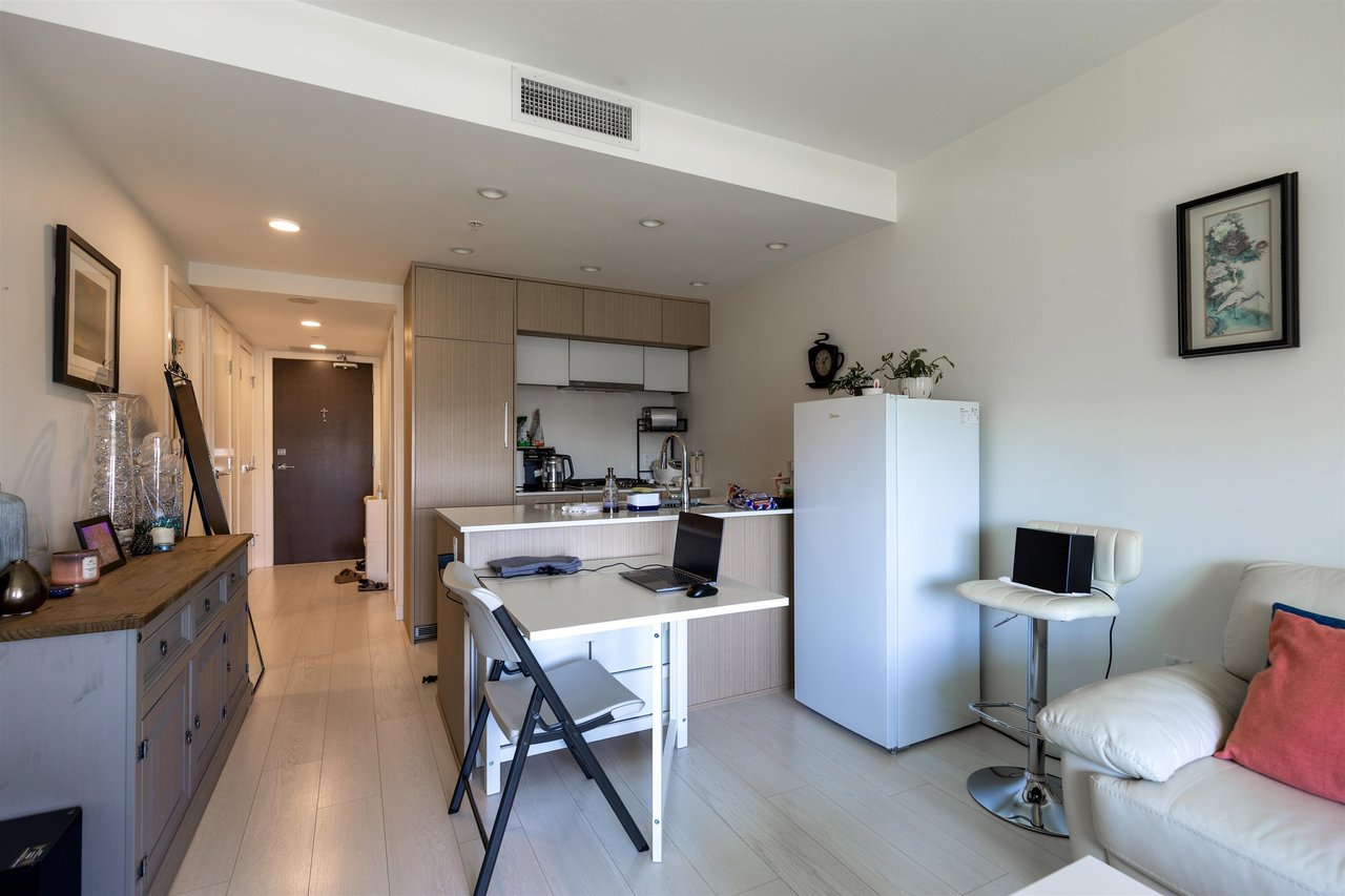 1203-5580 No. 3 Rd
