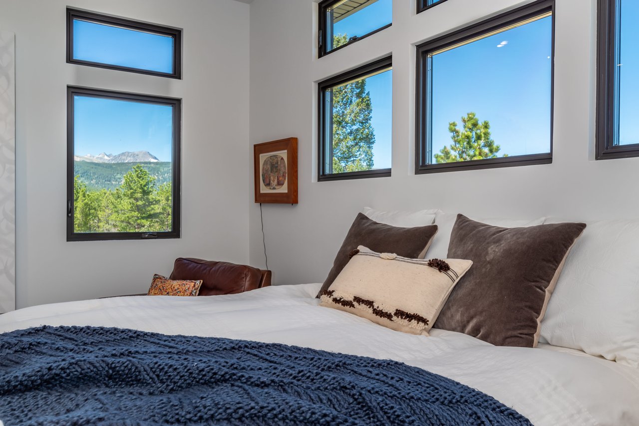 315 Indian Peaks Dr