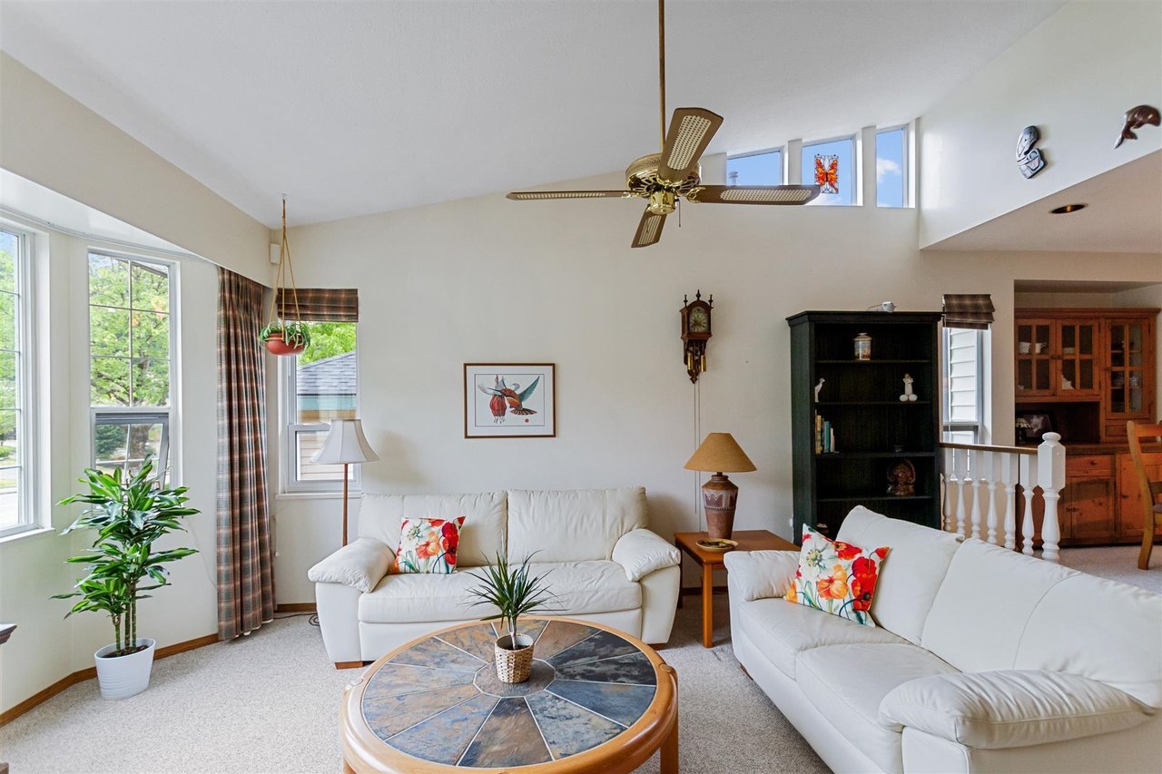 15 Ravine Dr