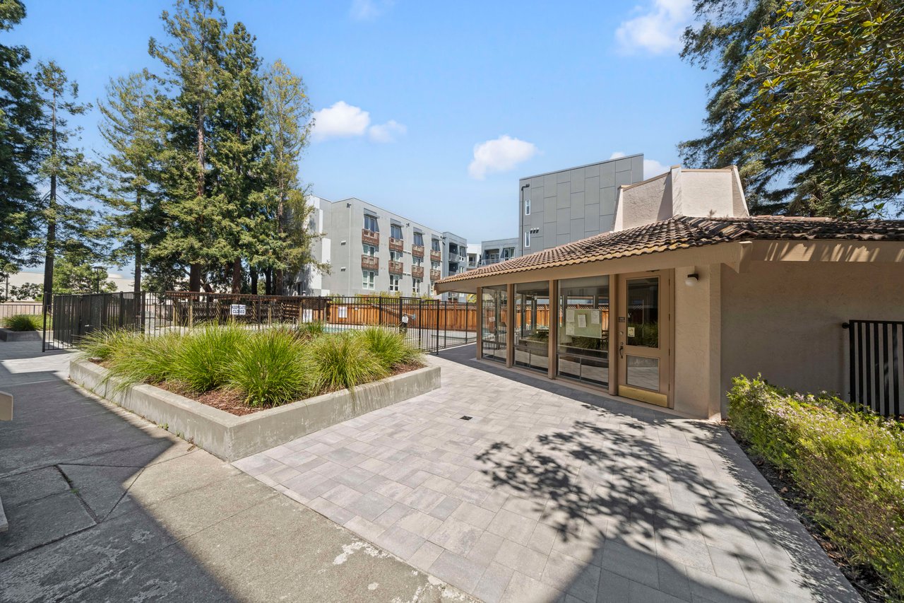 400 Ortega Avenue, 102