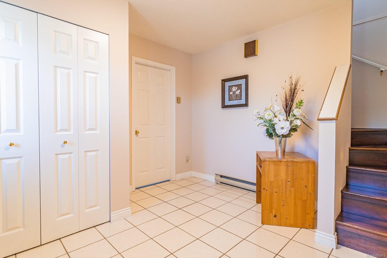 5270 Catalina Dr, Nanaimo
