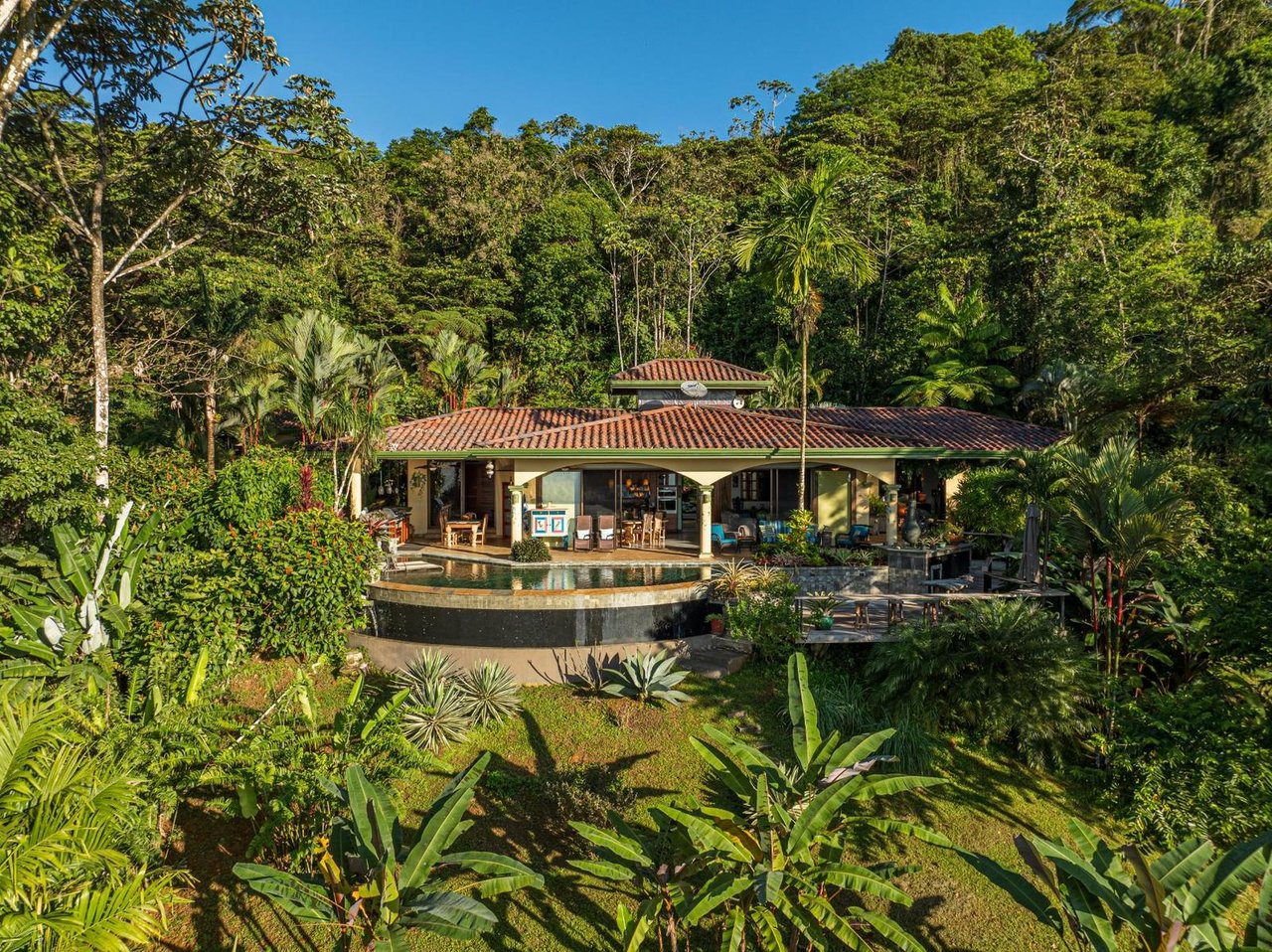 Modern Rainforest Villa Guest House, Dominical, Puntarenas