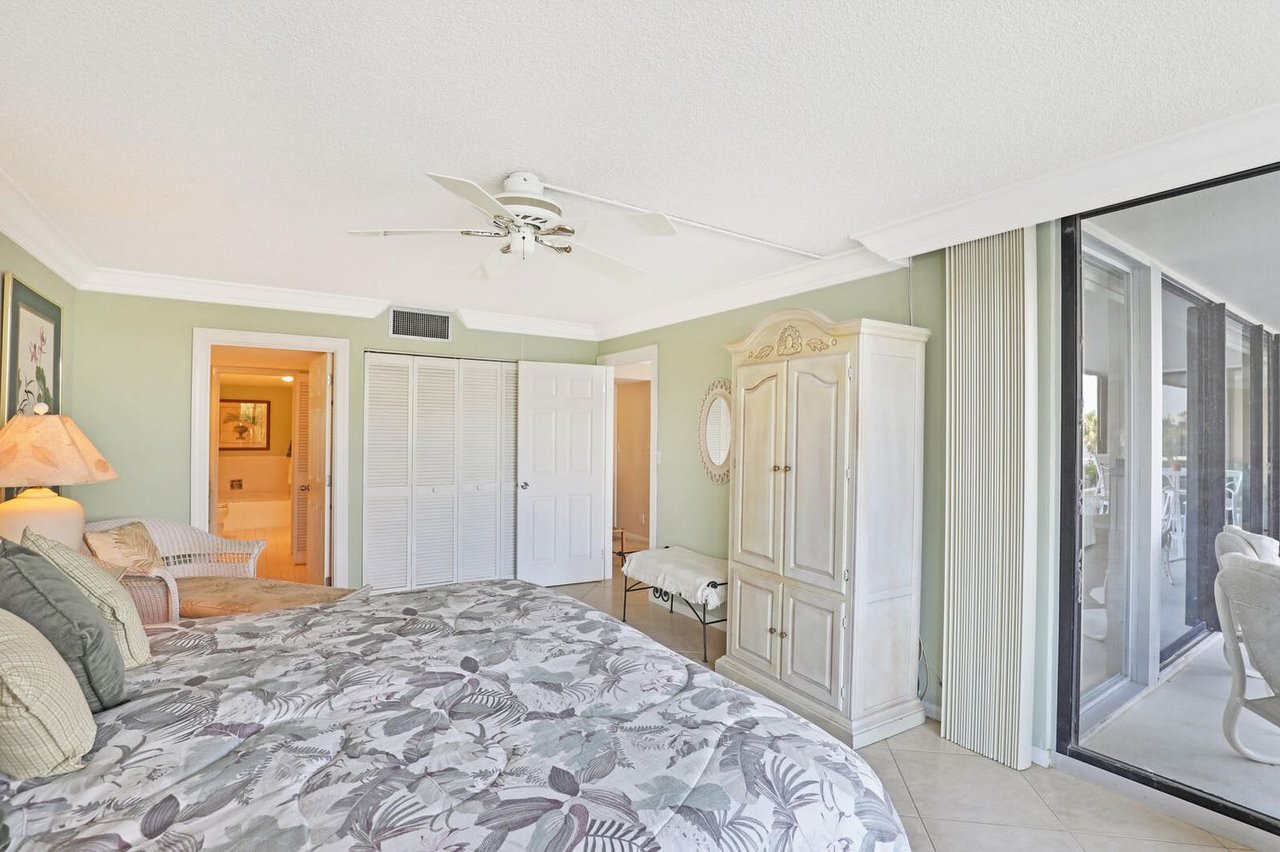 122 Lakeshore Drive #2320
