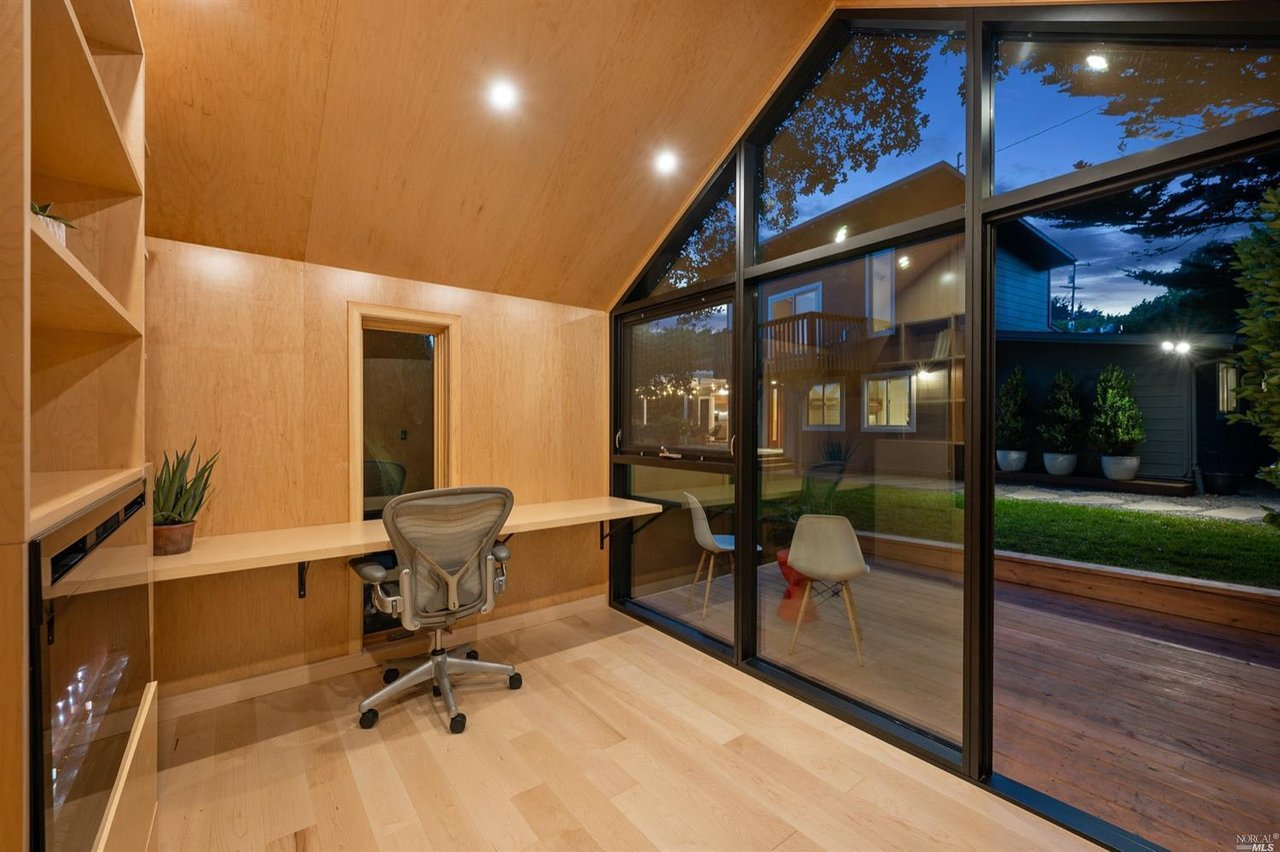 2 Cedarwood Ln