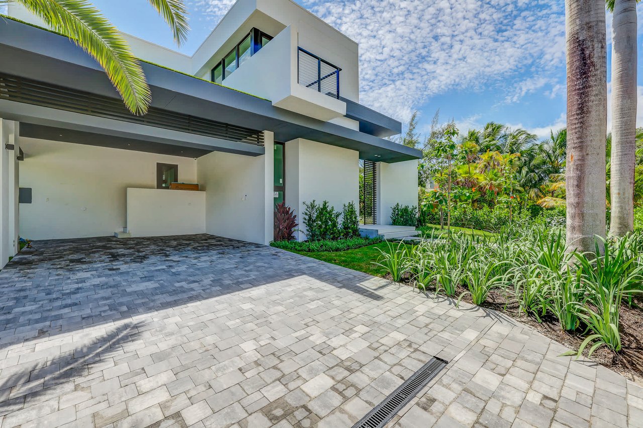 4585 Nautilus Dr