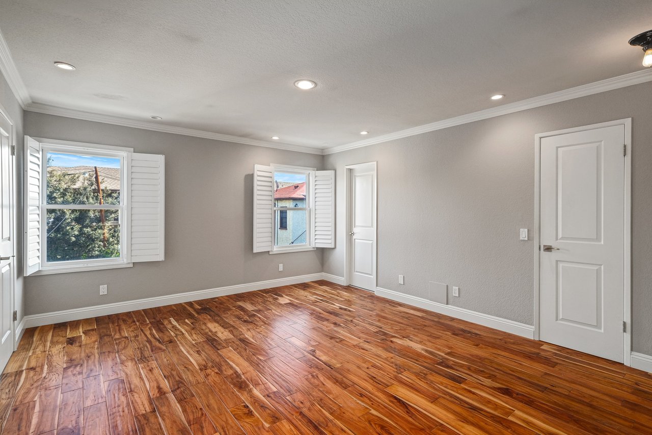2022 Delaware Avenue Unit: 4