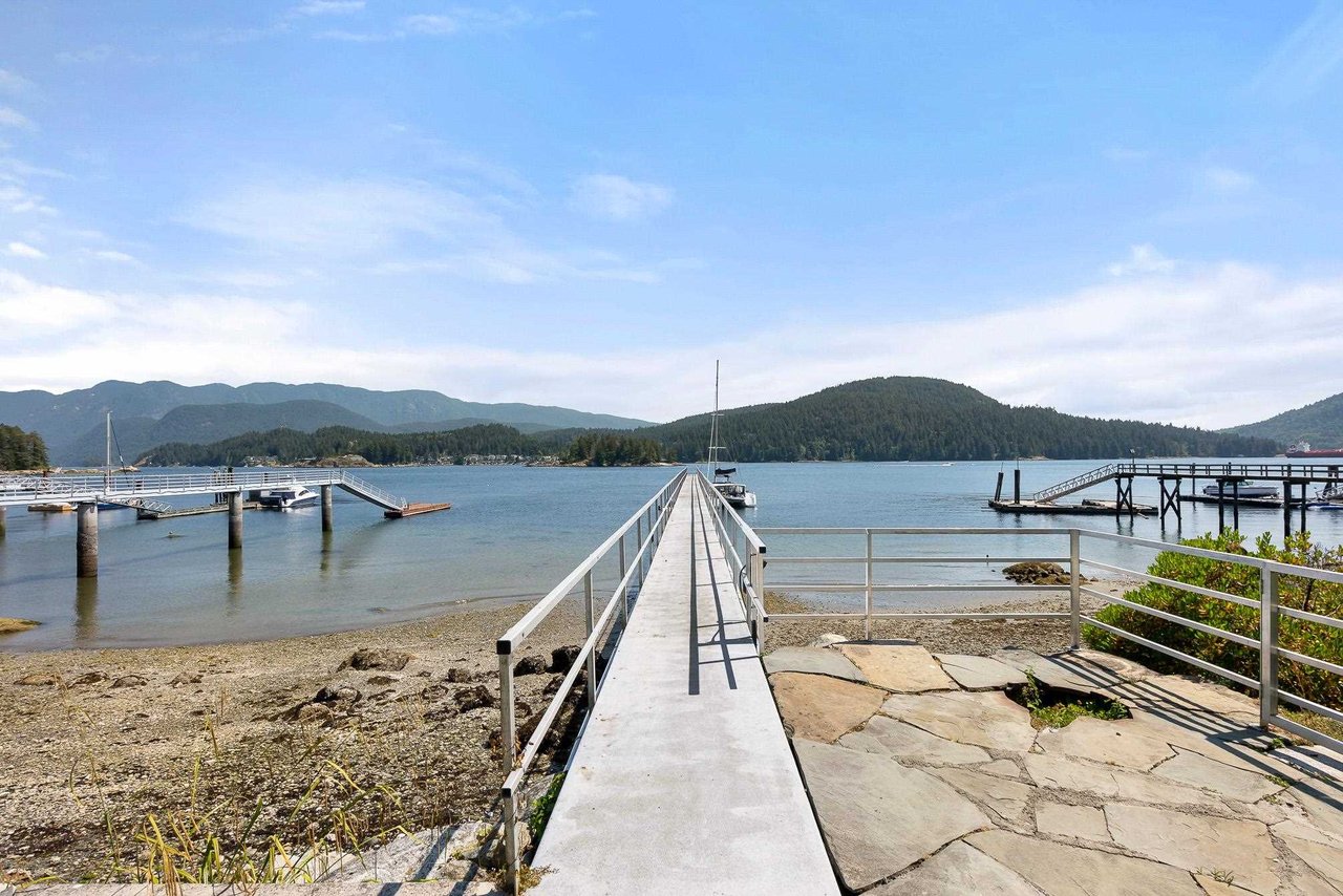 672 Beachview Dr