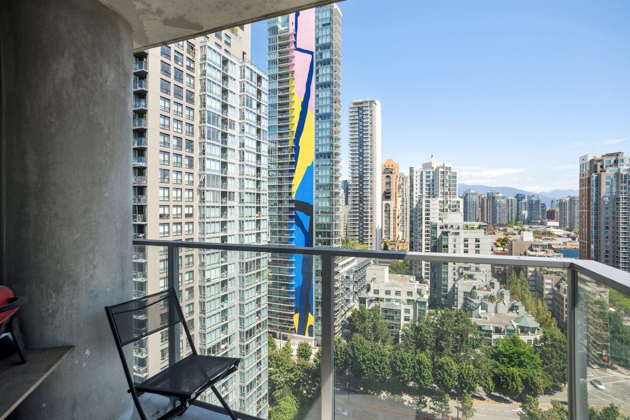 2307-455 Beach Cres