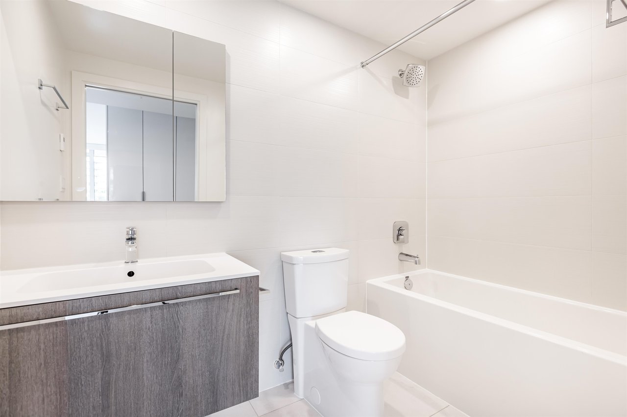 308-285 E 10th Ave