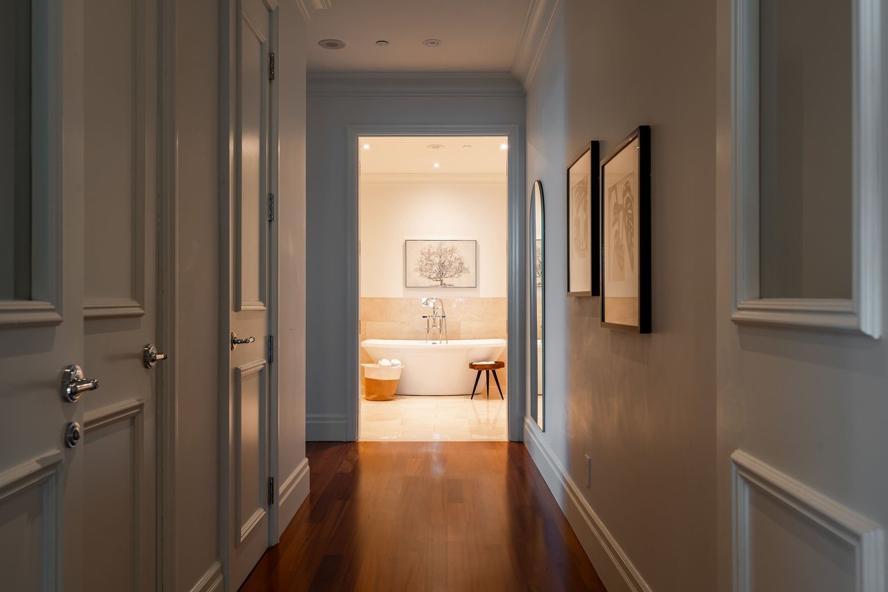 311 Bay St #5104, Toronto