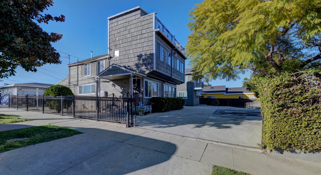 916 W Oliver Street