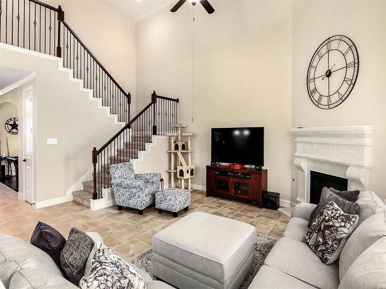 284 W Creek Dr