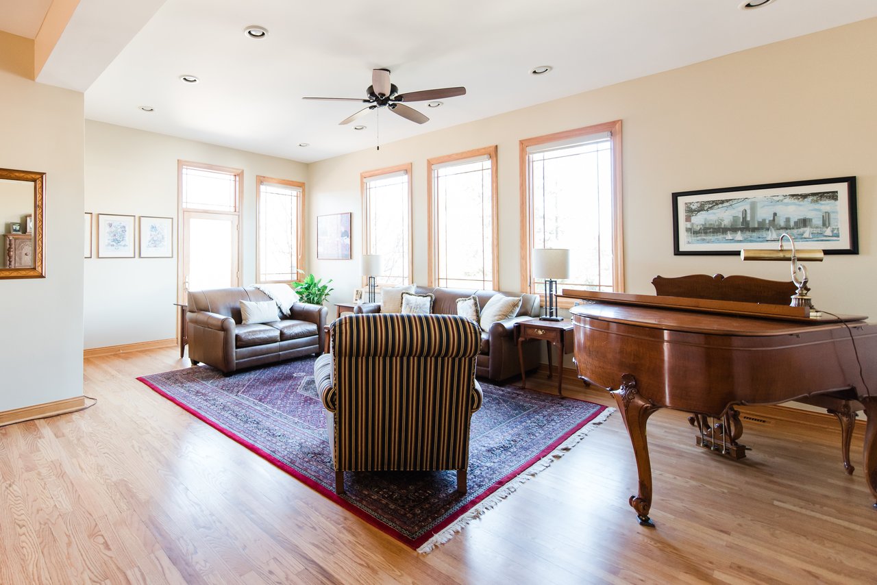 Effortless Combination Of Bright Open Space And Exceptional Craftsmanship