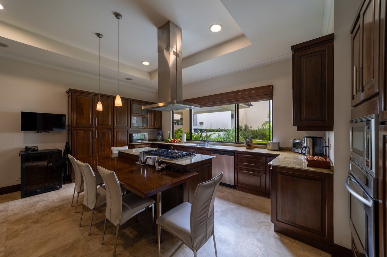 City Family Home, Escazu, San Jose