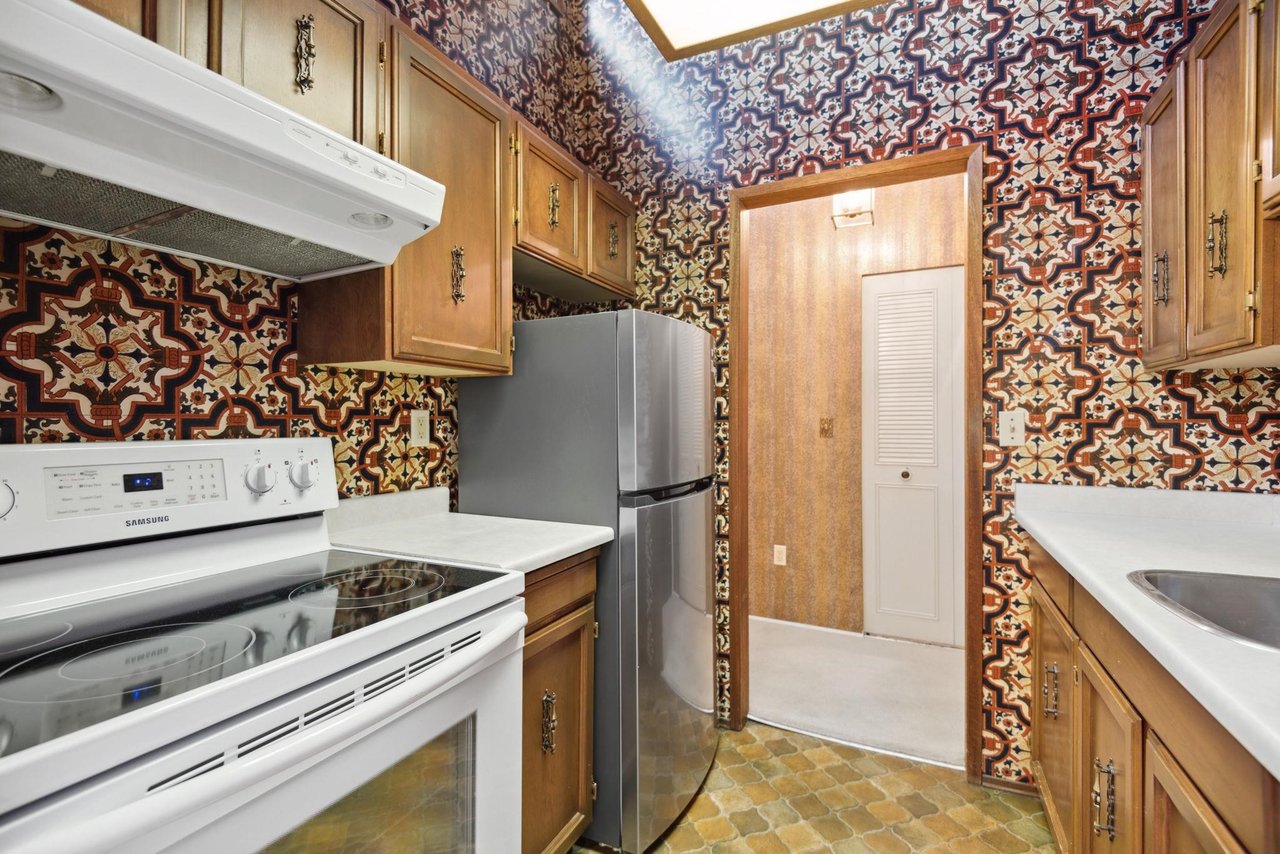 303-1266 W 13th Ave