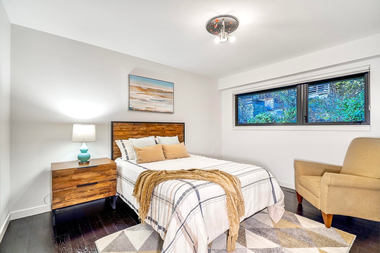 3925 Viewridge Pl