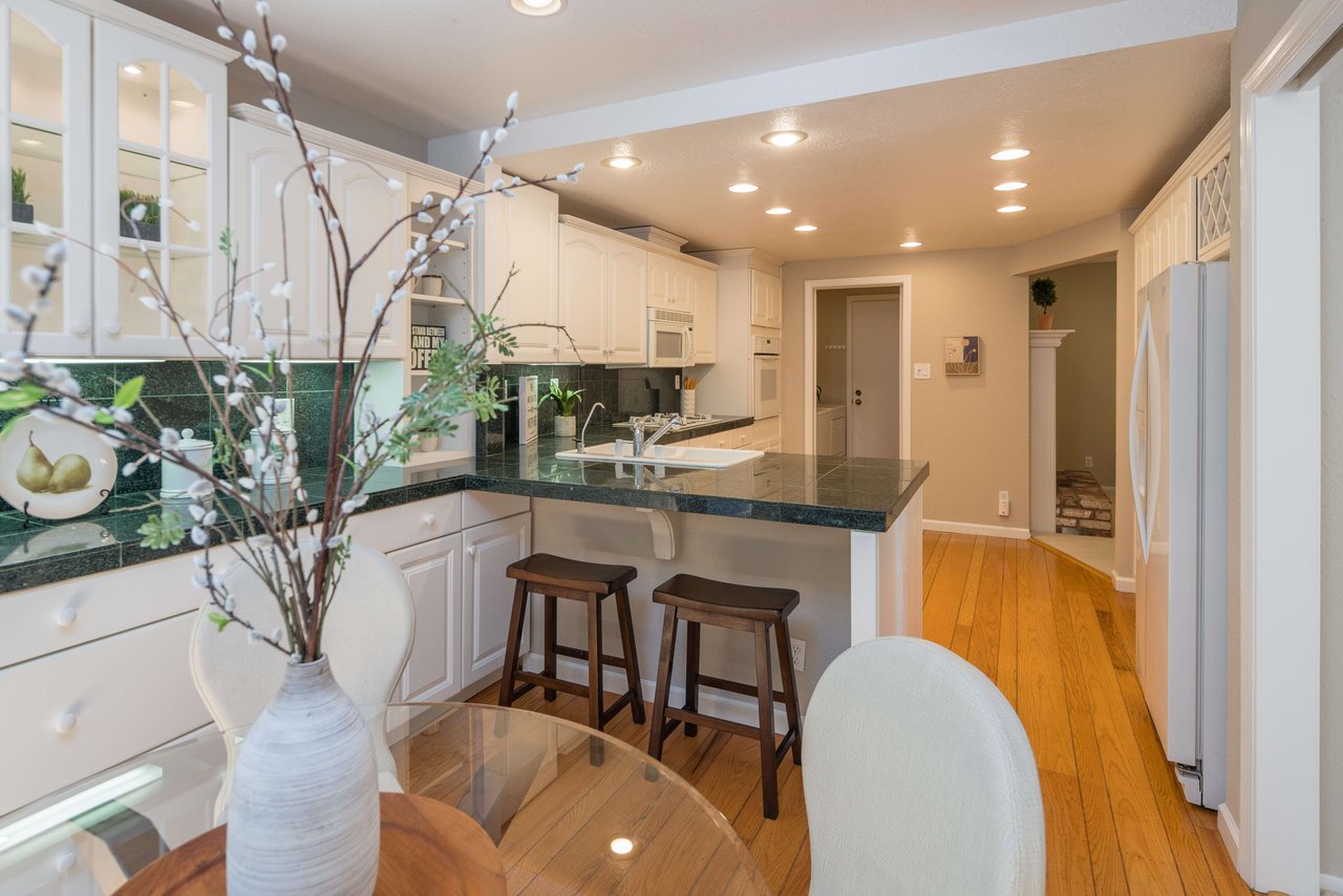 1661 Sugarloaf Dr