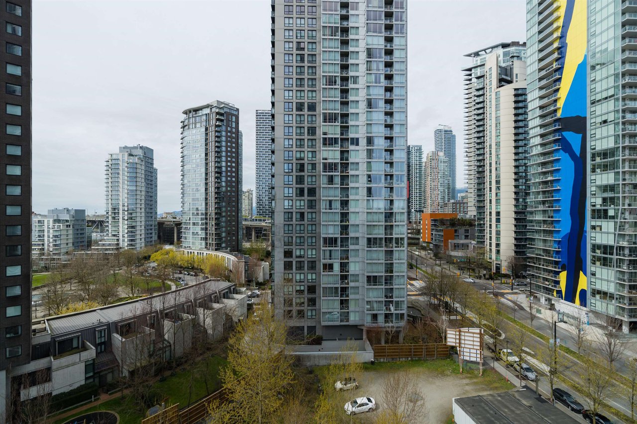 1203-1408 Strathmore Mews