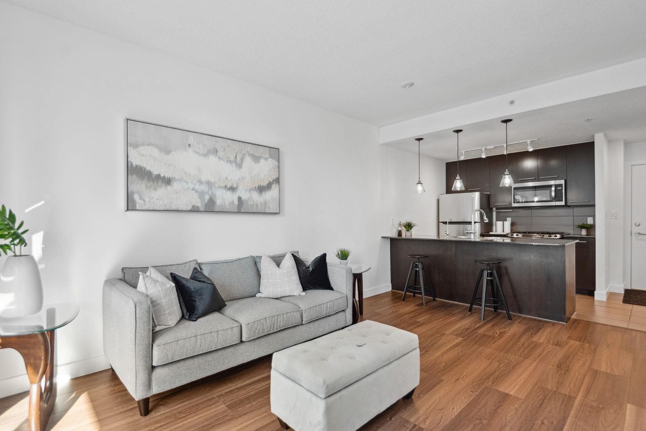 1406-2979 Glen Dr