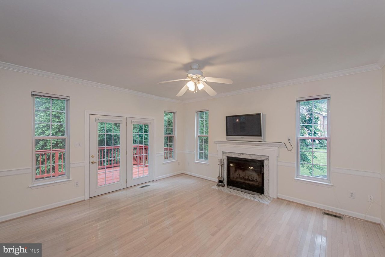 1464 Tana Ln