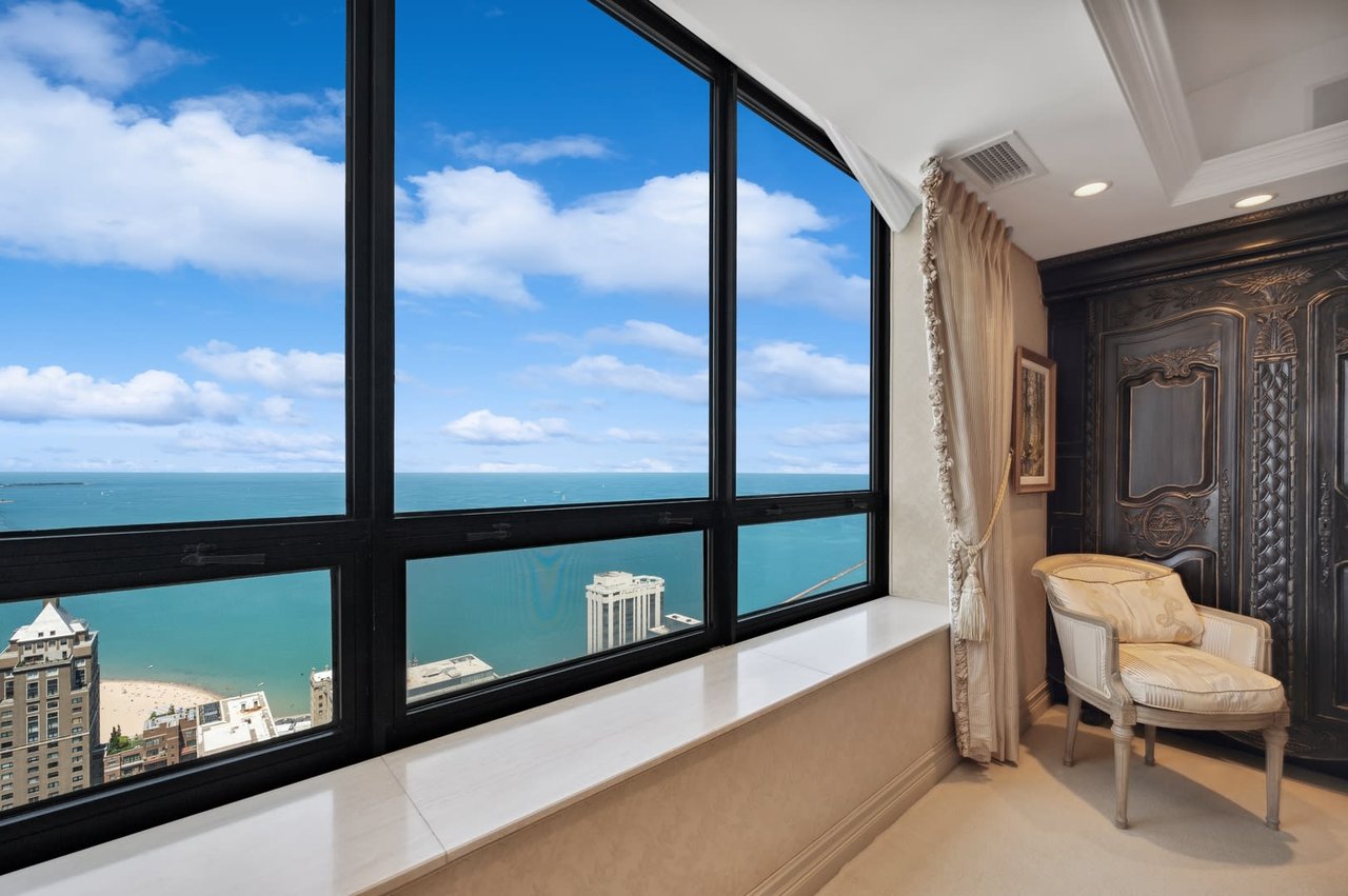 180 E PEARSON Street Unit: 4504