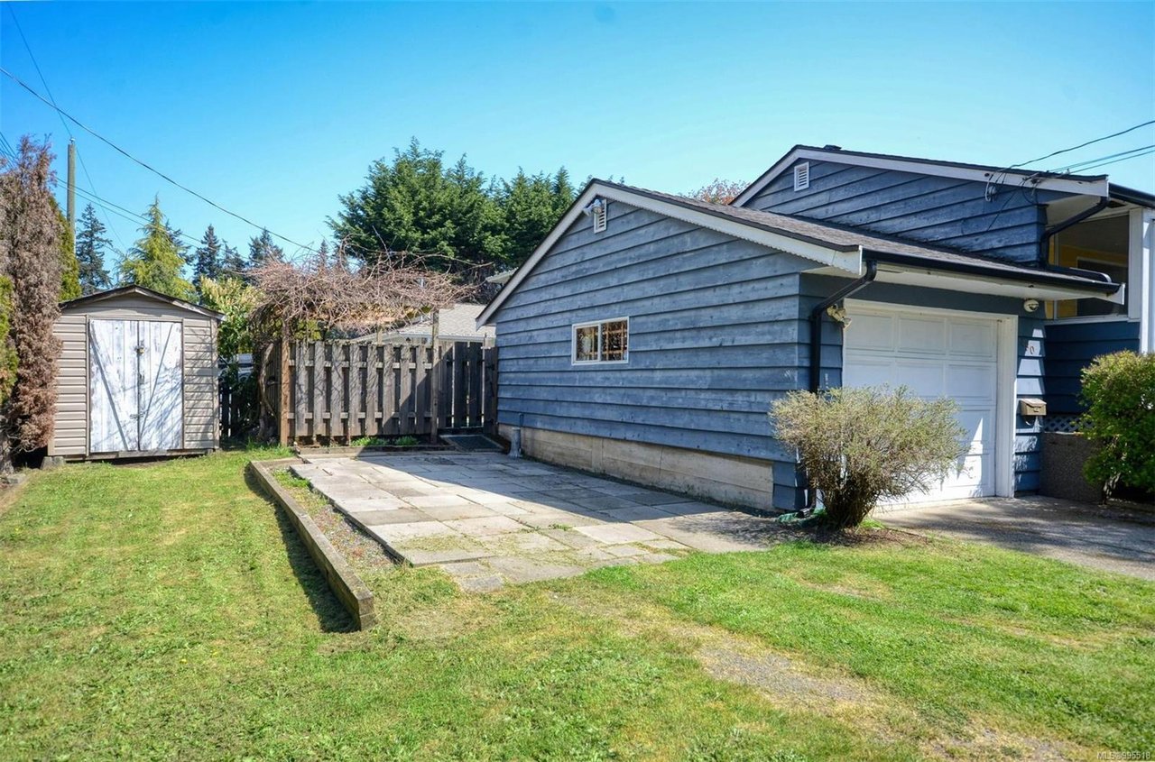 490 Goldstream Ave